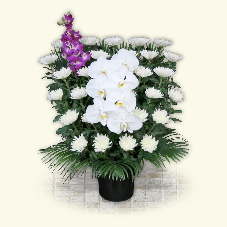 市川市でのご葬儀にふさわしい藤井祭典の菊籠供花アレンジメント