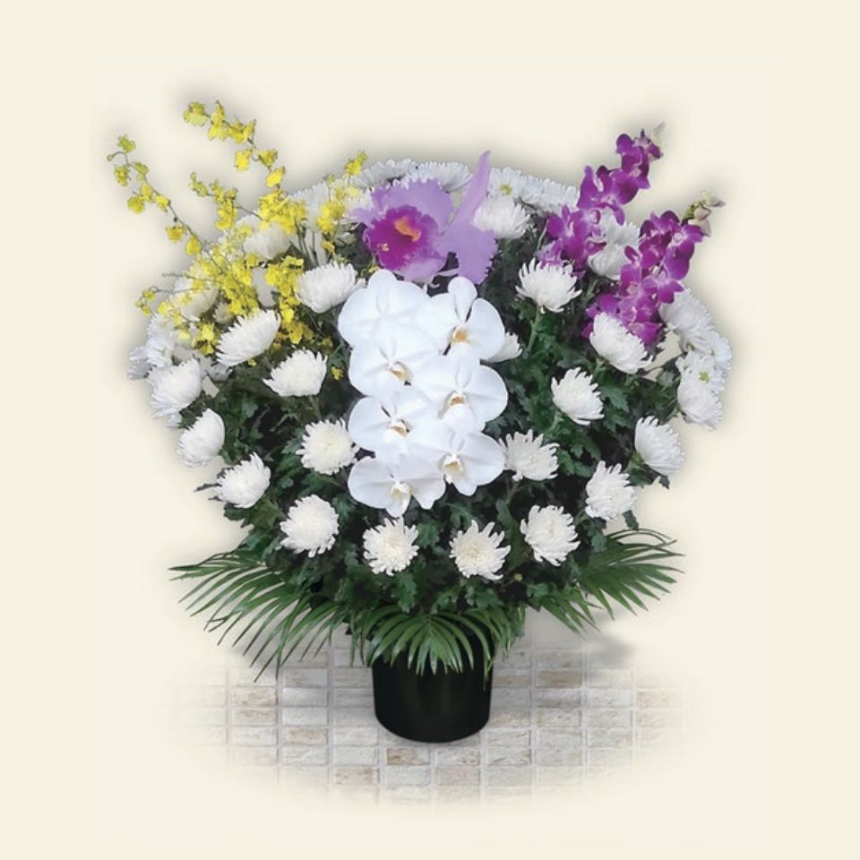 市川市の藤井祭典による菊生花の供花|白菊を中心とした落ち着きあるアレンジメント