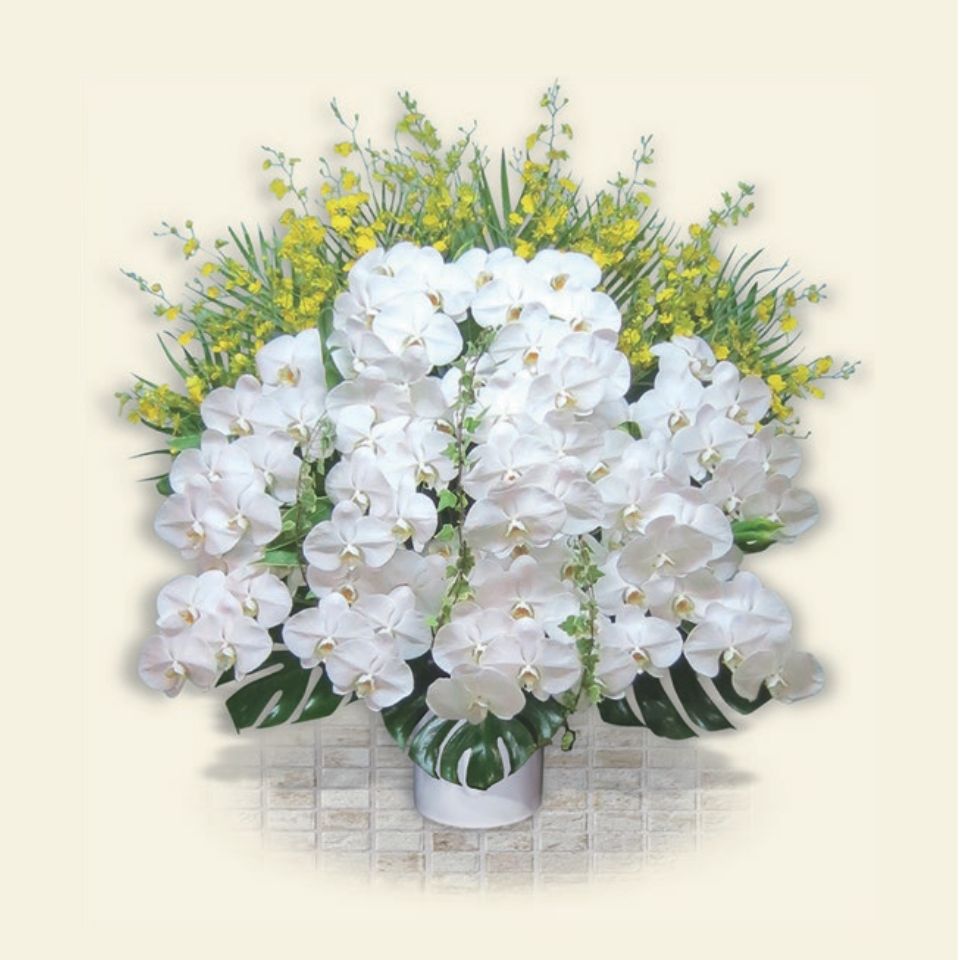 藤井祭典|市川市で人気のファレノ生花III|華やかな胡蝶蘭と黄花の供花アレンジ