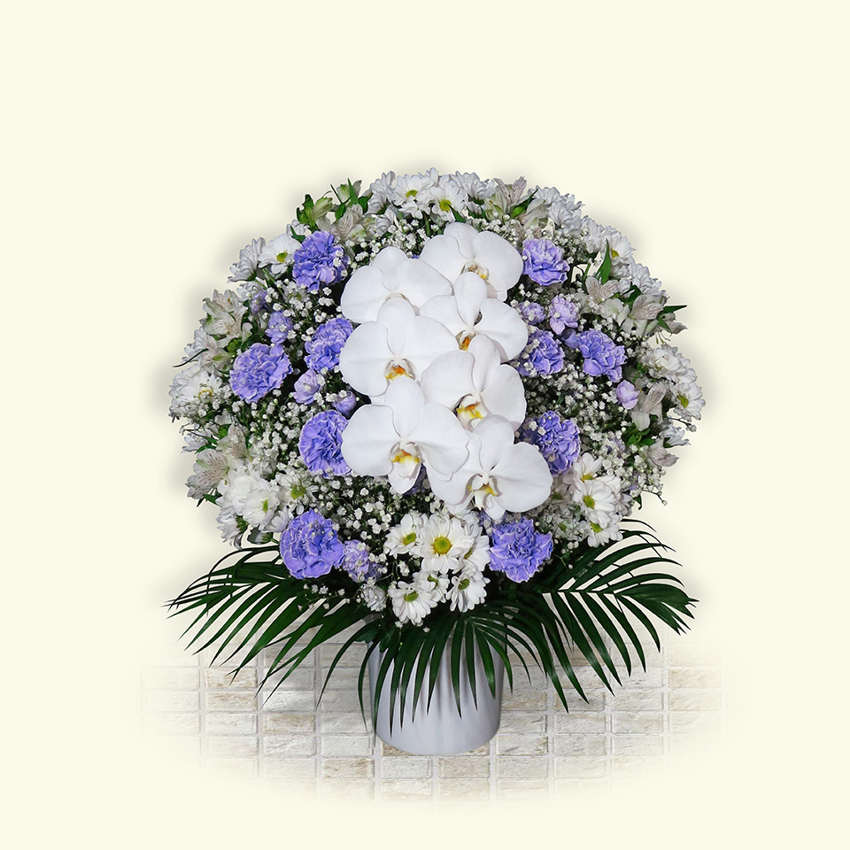 市川市の藤井祭典が提供する洋風生花ムラサキの供花アレンジメント